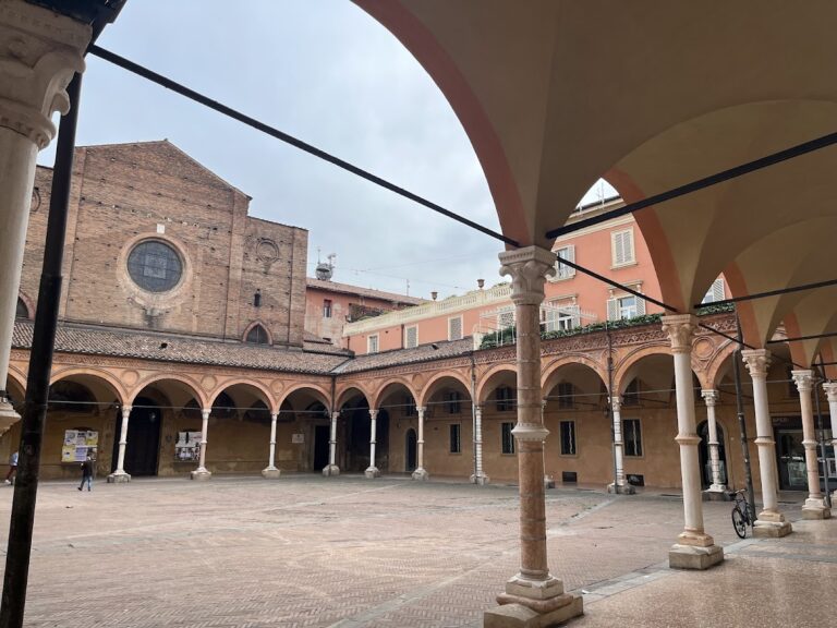 Basilica di Santa Maria dei Servi: A Gothic Servite Church in Bologna
