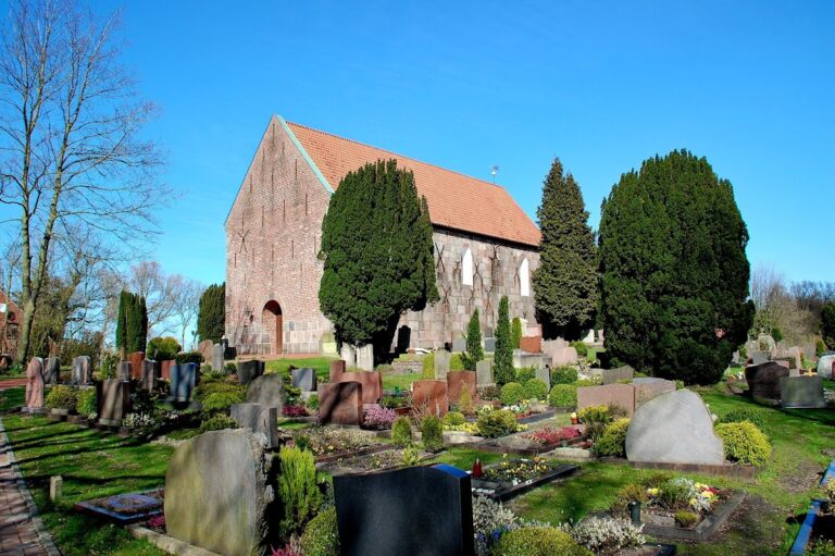 Kirche zum Heiligen Kreuz: Romanesque Parish Church in Pakens, Germany