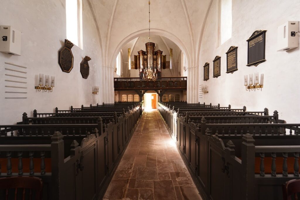 Kirche zum Heiligen Kreuz: Romanesque Parish Church in Pakens, Germany 2 Kirche zum Heiligen Kreuz