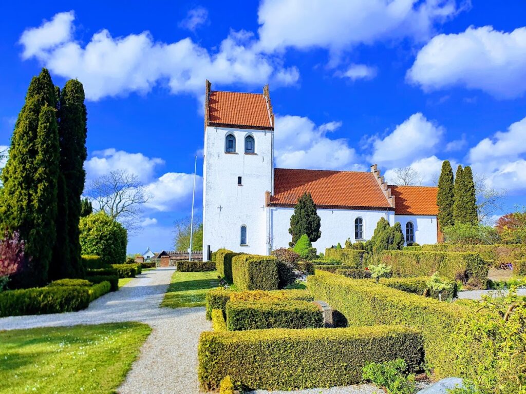 Jørlunde Church: A Romanesque Medieval Church in Denmark 1 Jørlunde church