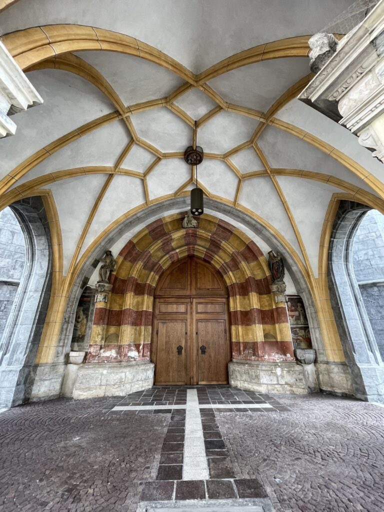 Stadtpfarrkirche: Hall in Tirol’s Gothic and Baroque Parish Church 3 Stadtpfarrkirche