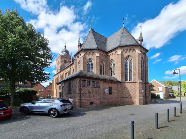 St. Kilian: Catholic Parish Church in Erftstadt-Lechenich
