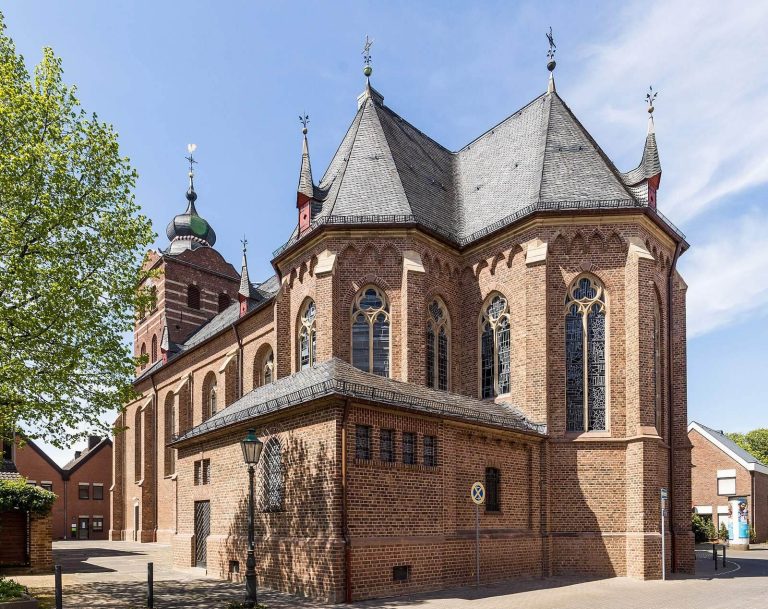 St. Kilian: Catholic Parish Church in Erftstadt-Lechenich