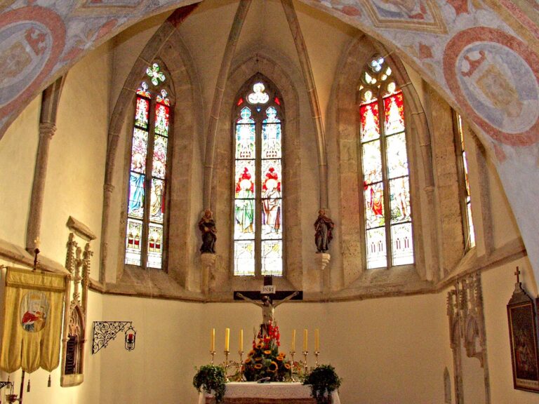St. Peter im Moos: Romanesque and Gothic Parish Church in Austria