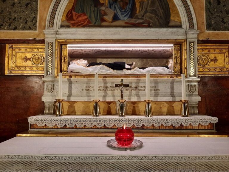 Santa Francesca Romana: A Roman Catholic Church beside the Roman Forum