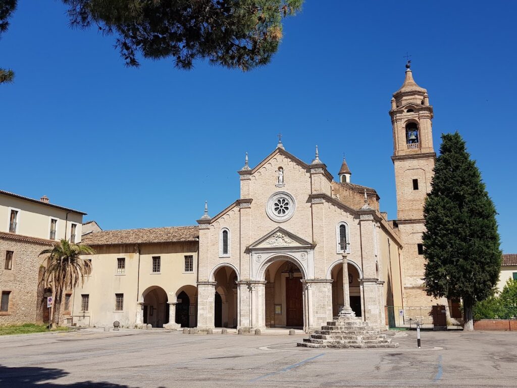 Madonna delle Grazie in Teramo: A Catholic Sanctuary and Former Benedictine Monastery 1 Madonna delle Grazie (Teramo)