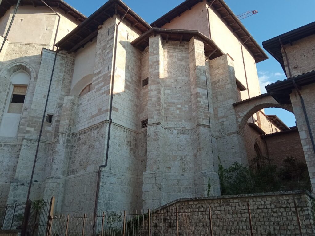 Convento di S. Domenico in L’Aquila: A Dominican Church and Convent 2 Convento di S. Domenico (L'Aquila, Italy)