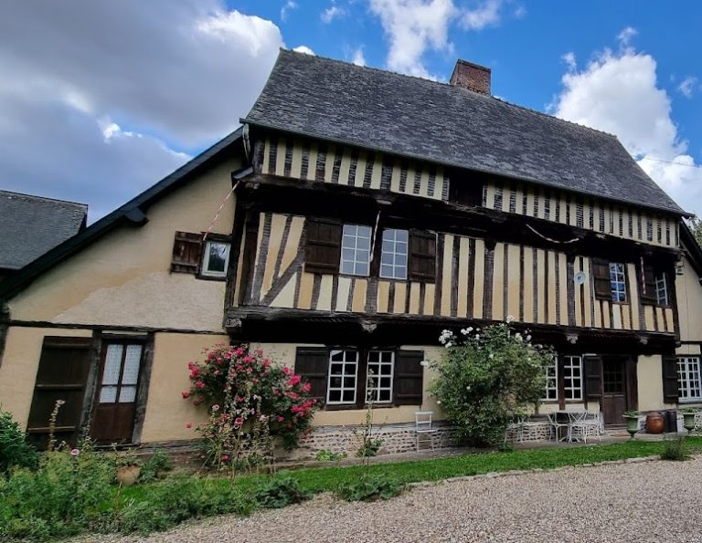 Prieuré de Saint-Arnoult: A Benedictine Priory in France