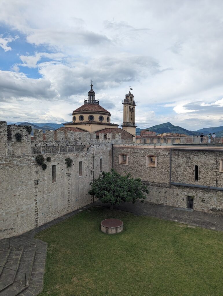 Santa Maria delle Carceri: An Early Renaissance Basilica in Prato 3 Santa Maria delle Carceri