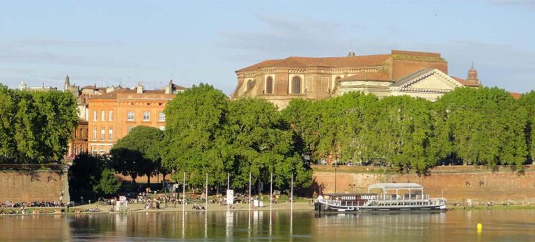 Monastère Notre-Dame de la Daurade: A Benedictine Priory in Toulouse
