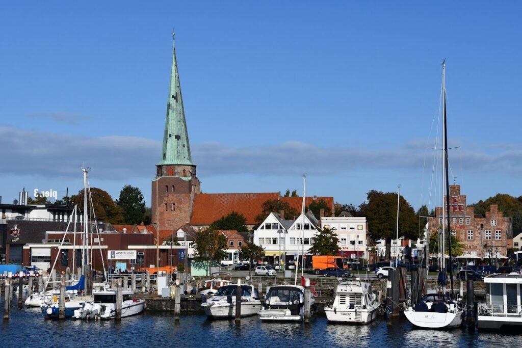 St. Lorenz: Evangelical Lutheran Church in Travemünde 2 St. Lorenz