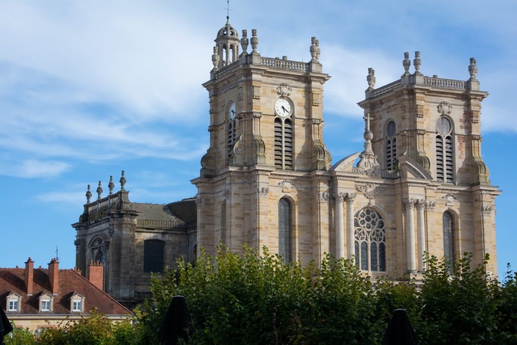 Collégiale Notre-Dame de Vitry-le-François: A Former Collegiate Church in France 2 Collégiale Notre-Dame de Vitry-le-François