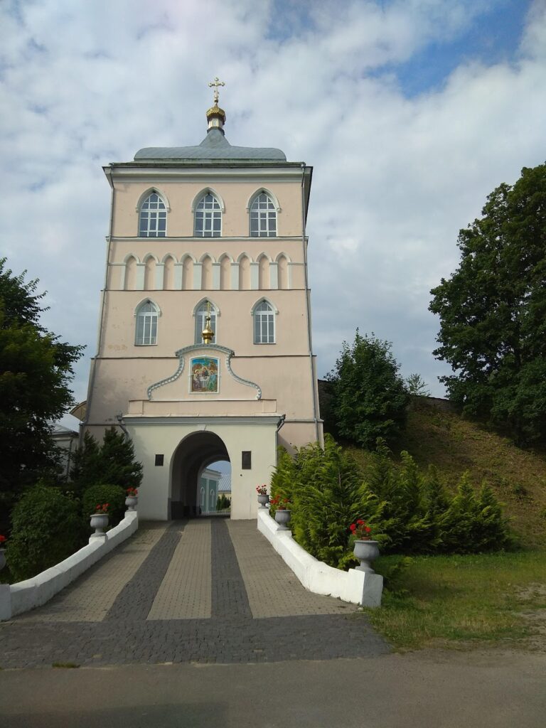 Dreifaltigkeitskloster Derman: A Fortified Orthodox Monastery in Ukraine