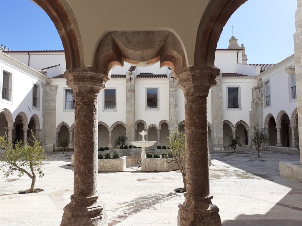 Church of the Monastery of Jesus of Setúbal: A Manueline Convent Church in Portugal 2 Church of the Monastery of Jesus of Setúbal