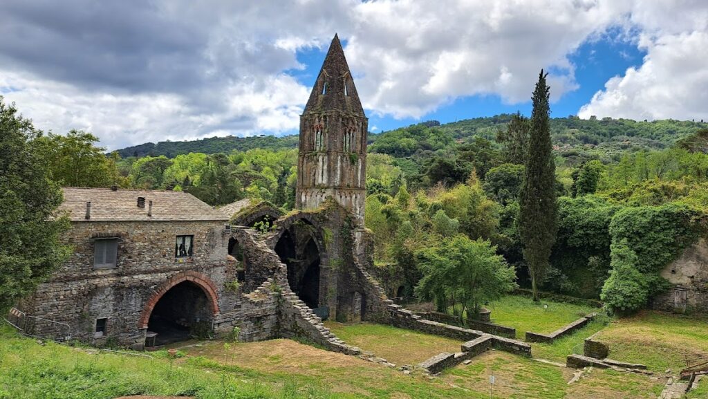 Valle Christi: A Ruined Cistercian Monastery in Italy 1 Valle Christi