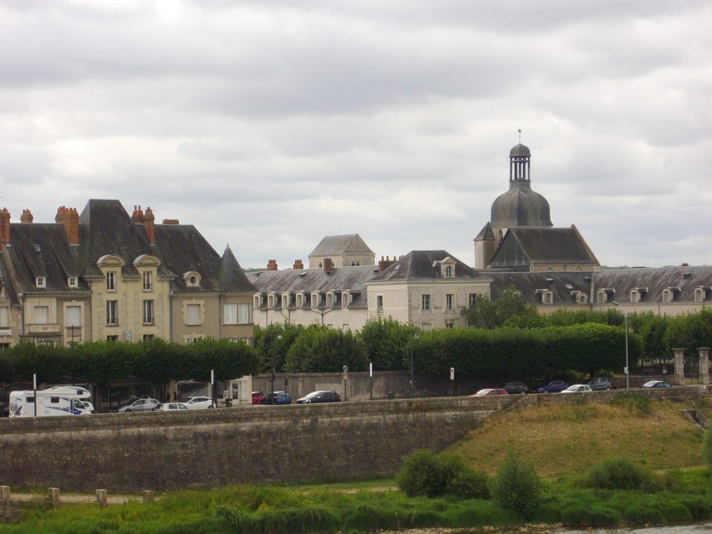 Blois-Vienne Church: A Historic Catholic Church in Blois, France 2 Blois-Vienne Church