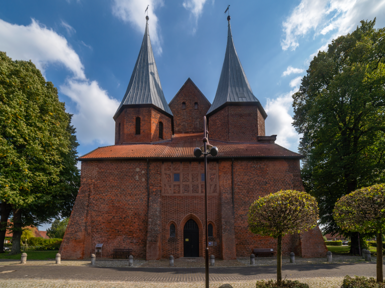 Dom St. Peter und Paul Bardowick: A Former Collegiate Church in Germany