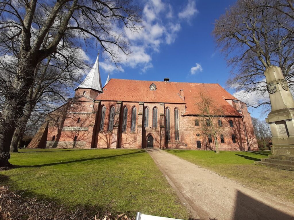 Dom St. Peter und Paul Bardowick: A Former Collegiate Church in Germany 2 Dom St. Peter und Paul Bardowick