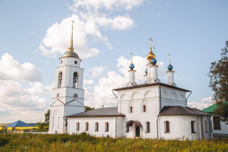 Likhvinsky Pokrovsky Monastery: An Orthodox Monastic Complex in Russia