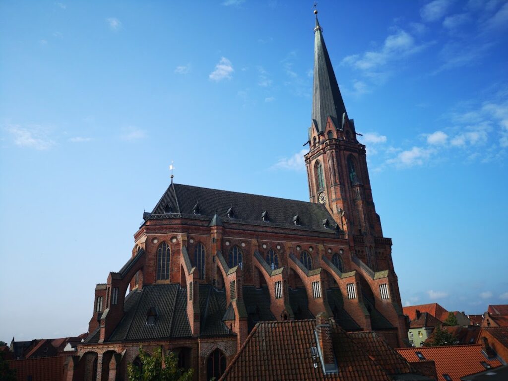 St. Nicolai: A Brick Gothic Parish Church in Lüneburg 2 St. Nicolai