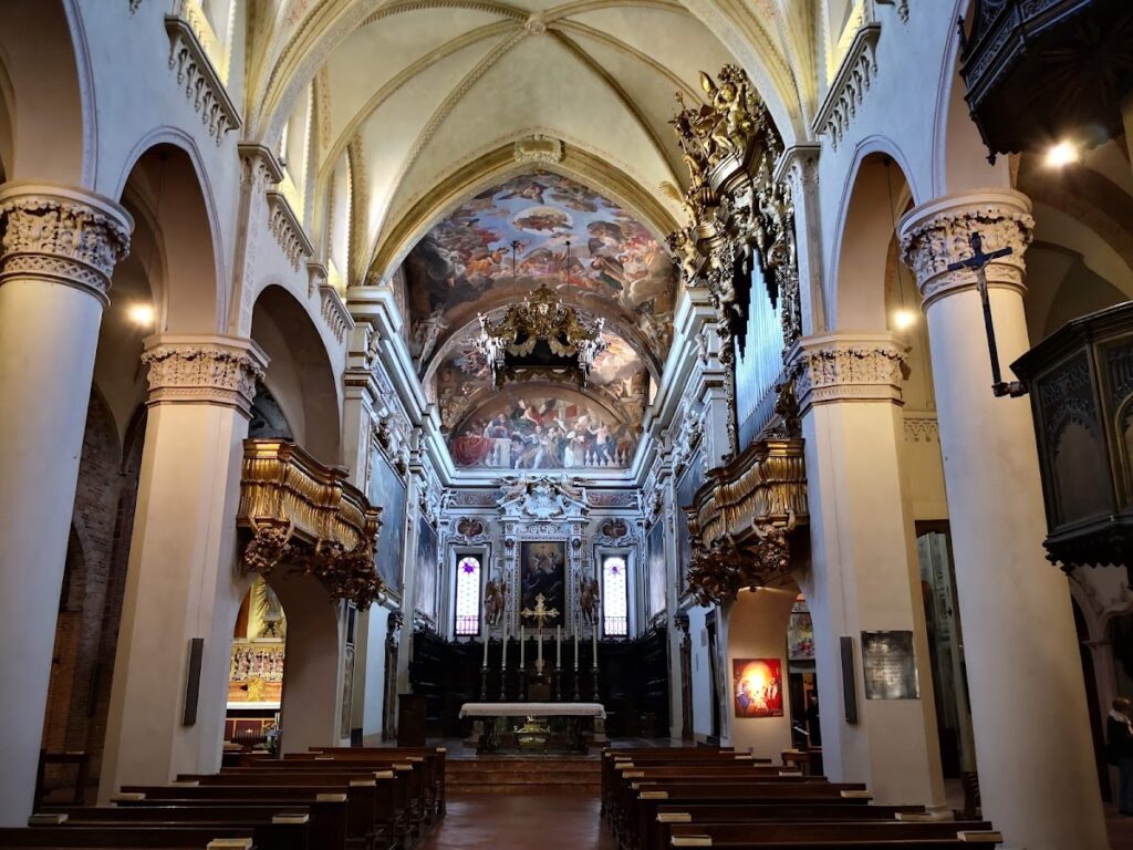 Basilica di Sant'Antonino: A Romanesque and Gothic Basilica in Piacenza 3 Basilica di Sant'Antonino