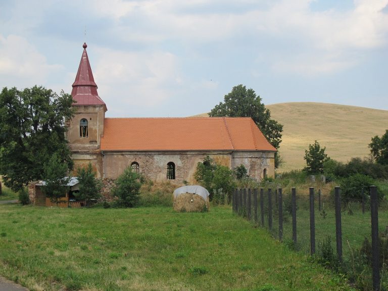 Church of Saint Giles: A Medieval Roman Catholic Church in Libyně