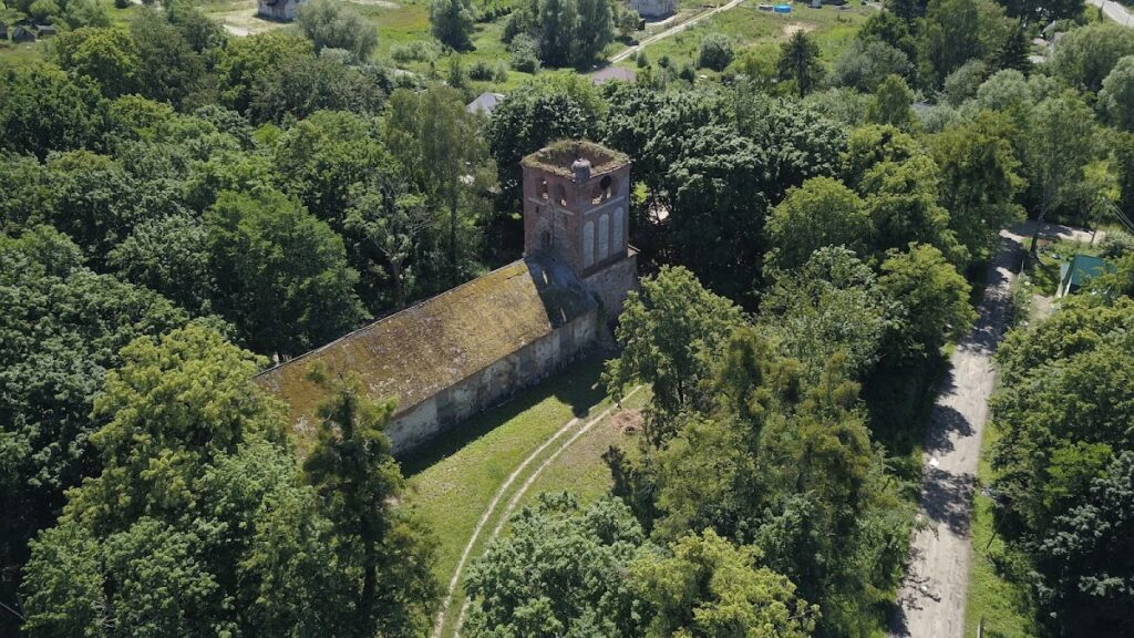 Pörschken Church: A Medieval Gothic Ruin in Russia 2 Kirche Pörschken