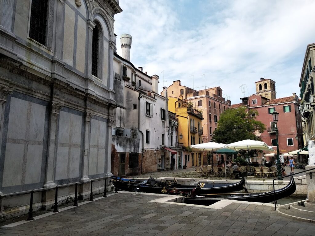 Santa Maria dei Miracoli, Venice: An Early Renaissance Church 4 Santa Maria dei Miracoli, Venice