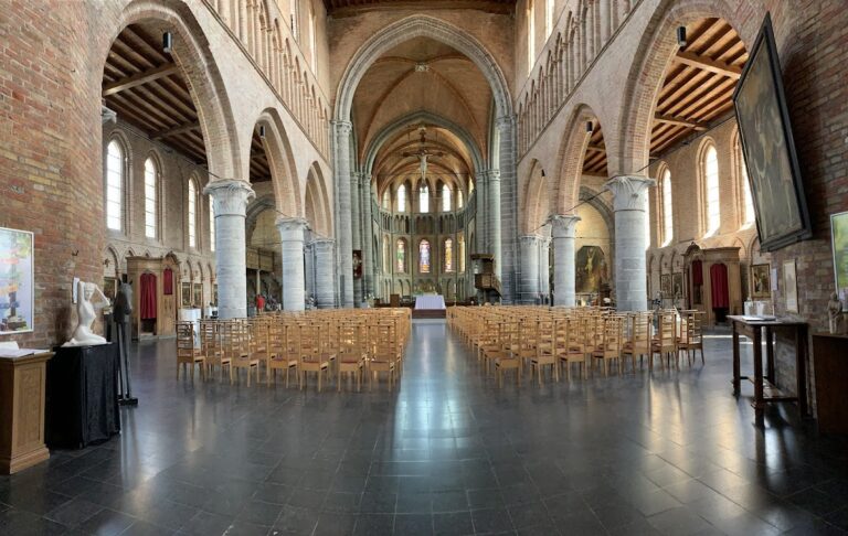Onze-Lieve-Vrouw-Bezoekingskerk: A Medieval Parish Church in Lissewege, Belgium