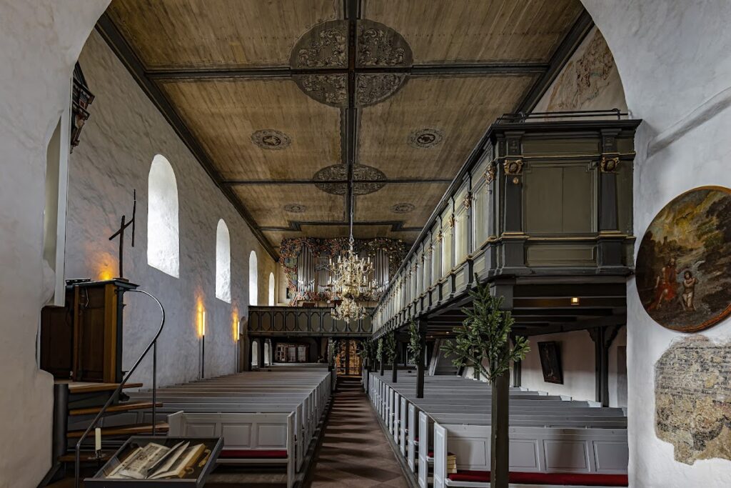 St. Severin, Keitum: A Romanesque Parish Church on Sylt 2 St. Severin, Keitum