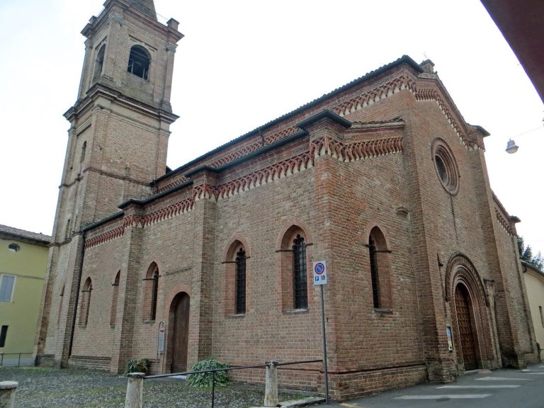 Santa Croce: A Gothic and Neo-Gothic Parish Church in Fontanellato, Italy
