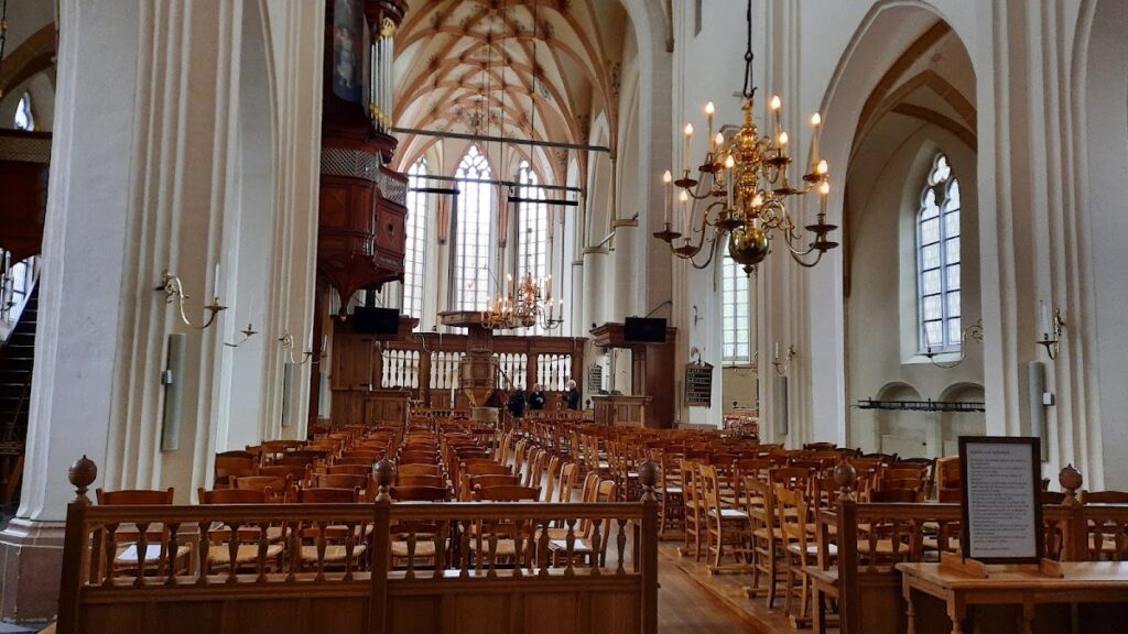 Grote of Andreaskerk: A Gothic Protestant Church in Hattem 1 Grote of Andreaskerk