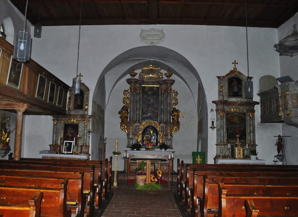 St. Johannes Baptist: A Shared Catholic and Lutheran Church in Altenstadt 2 St. Johannes Baptist