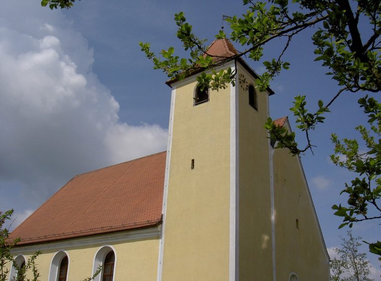 St. Johannes Baptist: A Shared Catholic and Lutheran Church in Altenstadt