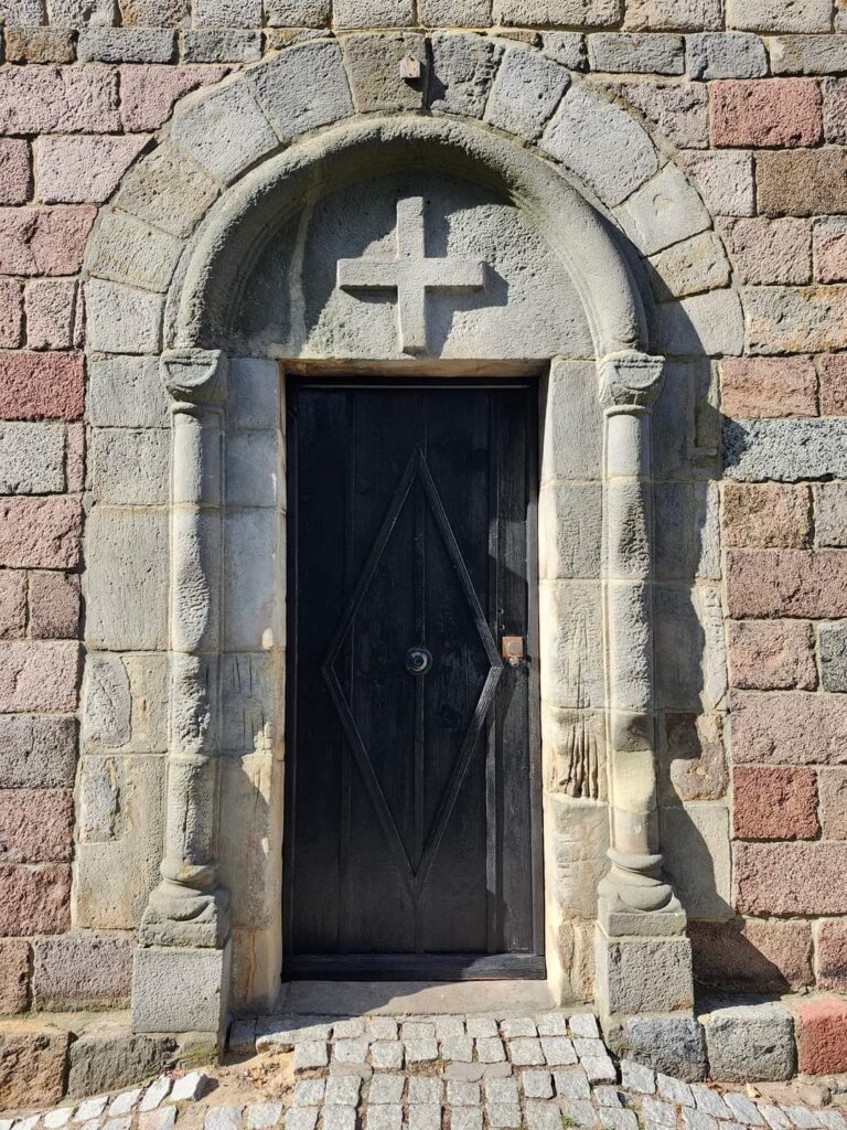 St. Peter and Paul Collegiate Church in Kruszwica: A Romanesque Minor Basilica 3 St. Peter and Paul-Collegiate in Kruszwica