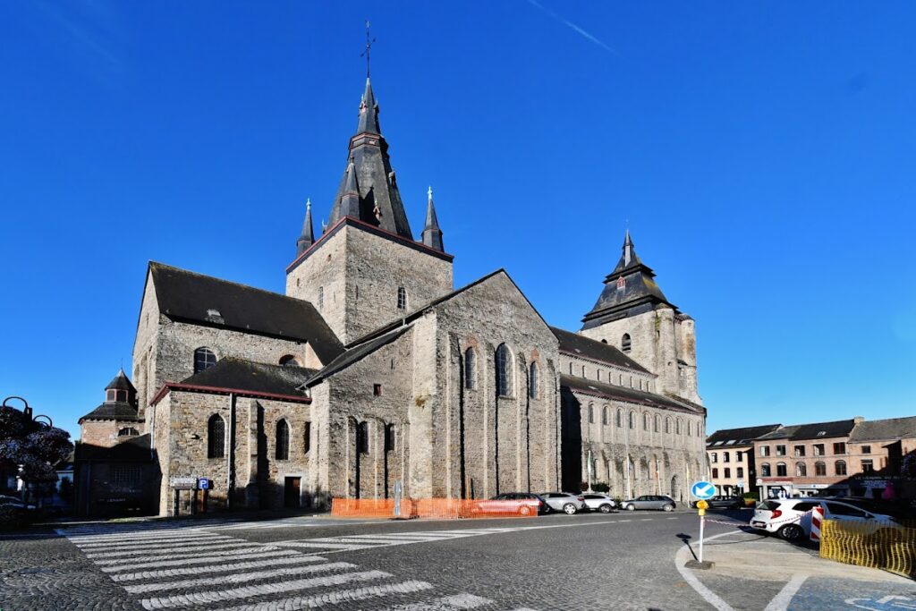 Collegiate Church of Saint-Vincent de Soignies: A Romanesque Church in Belgium 2 Collegiate Church of Saint-Vincent de Soignies