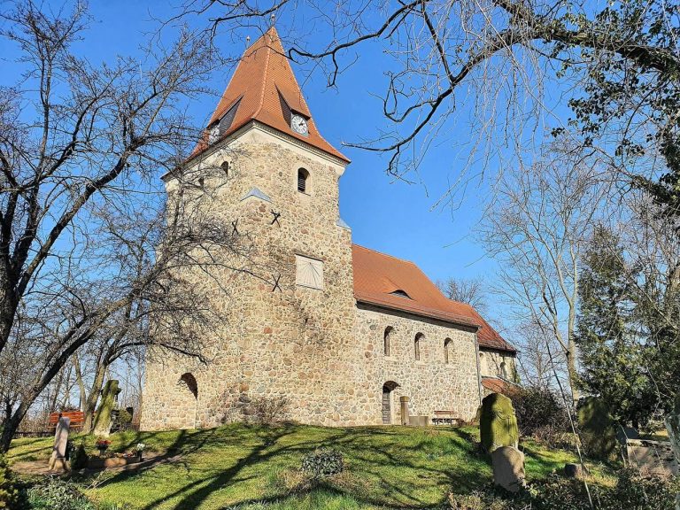 Kirche Hohen Thekla: A Medieval Fortified Church in Leipzig