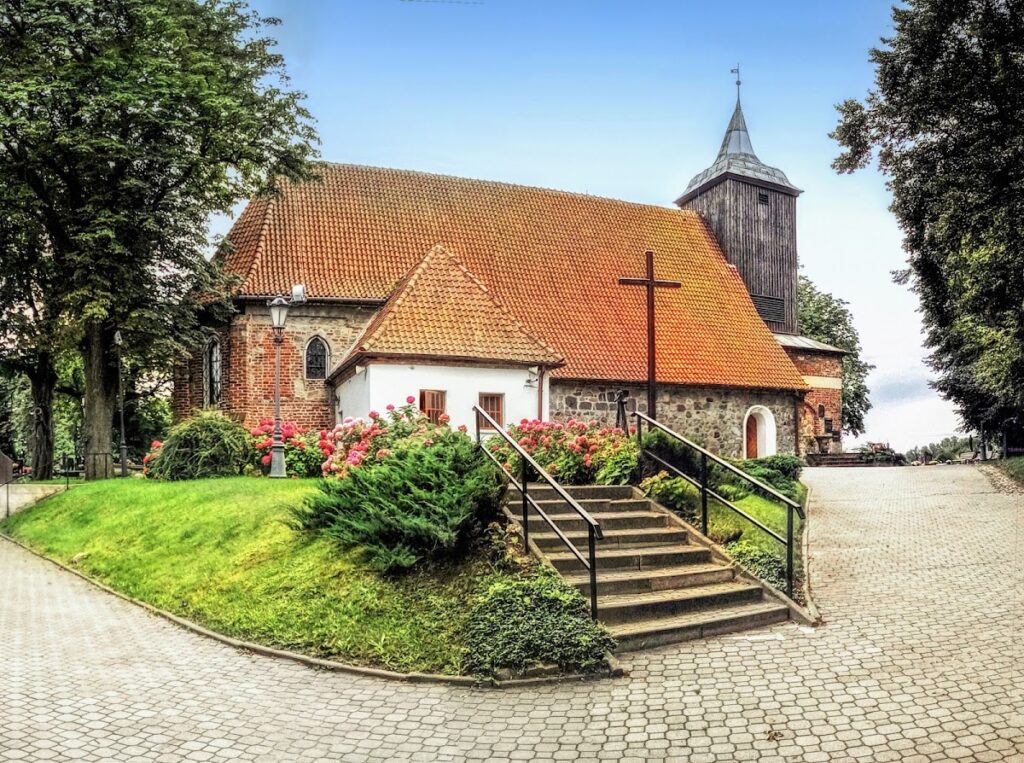 Saint Michael Archangel Church in Gdynia: A Historic Parish Church 1 Saint Michael Archangel church in Gdynia