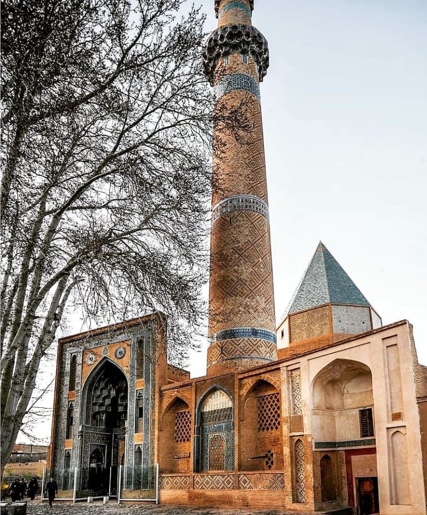 Jameh Mosque of Natanz: An Ilkhanid Friday-Mosque and Shrine Complex in Iran 1 Jameh Mosque of Natanz