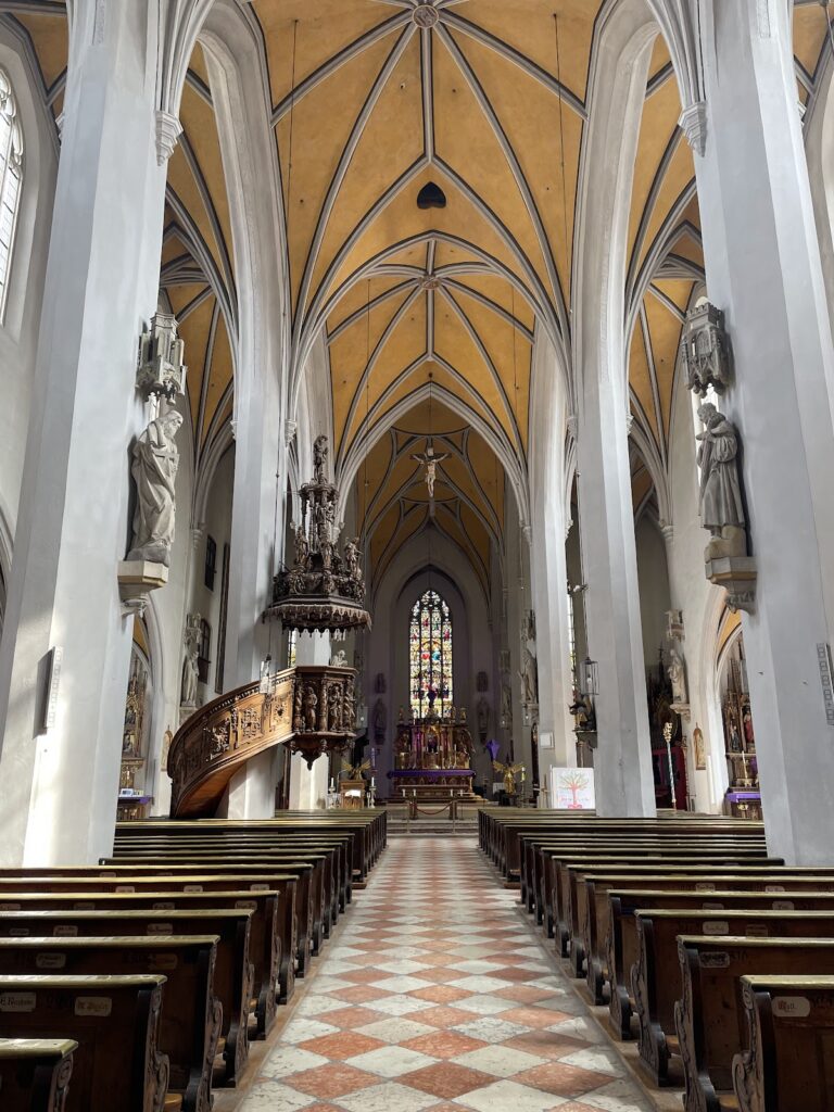St. Jakob in Wasserburg am Inn: A Late Gothic Parish Church in Germany