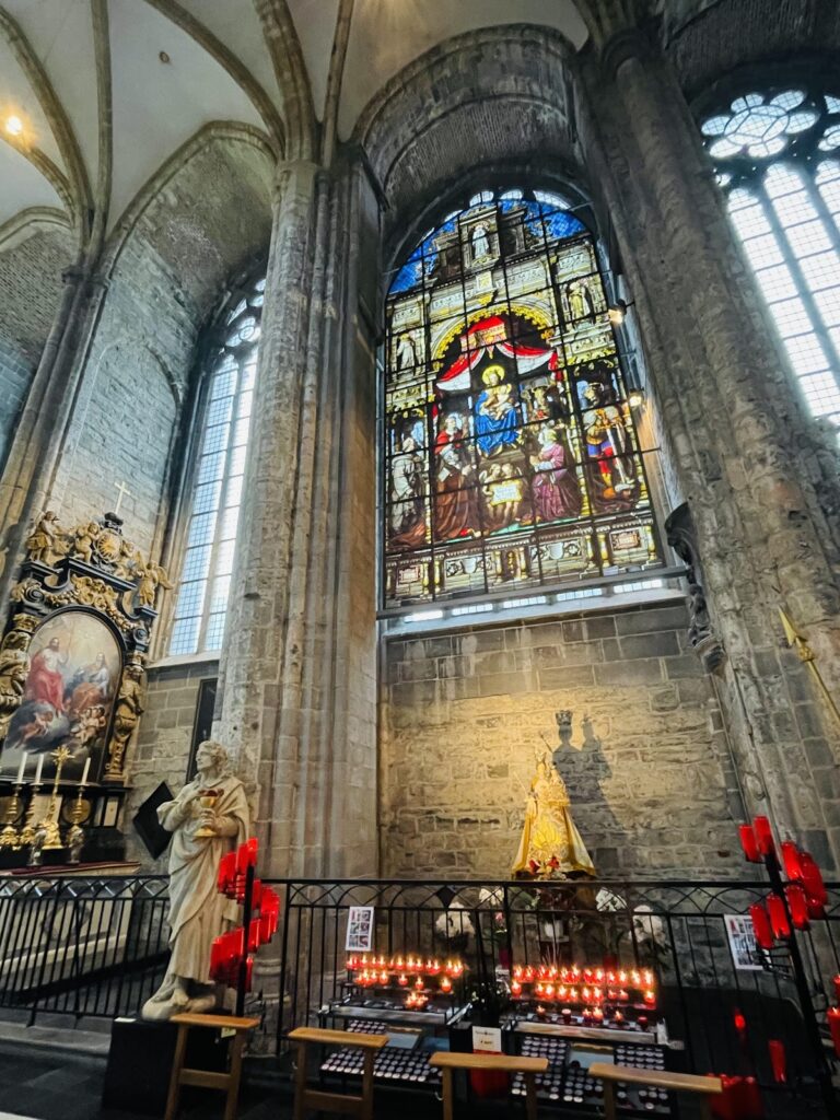 Saint Nicholas' Church: A Scheldt Gothic Parish Church in Ghent 4 Saint Nicholas' Church