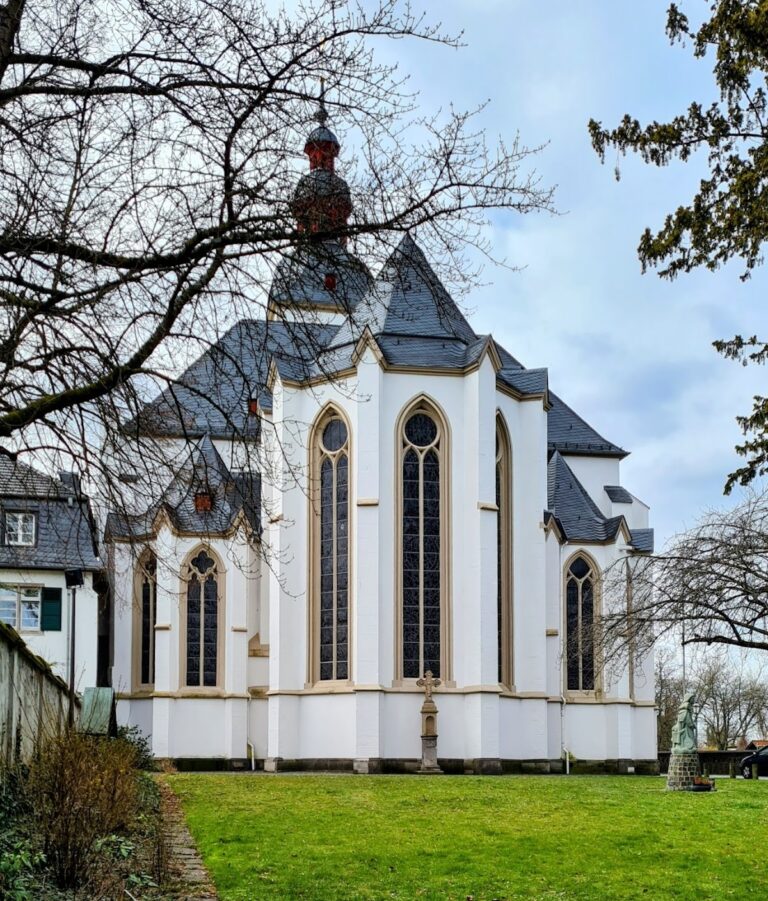 St. Peter: A Collegiate and Parish Church in Bonn