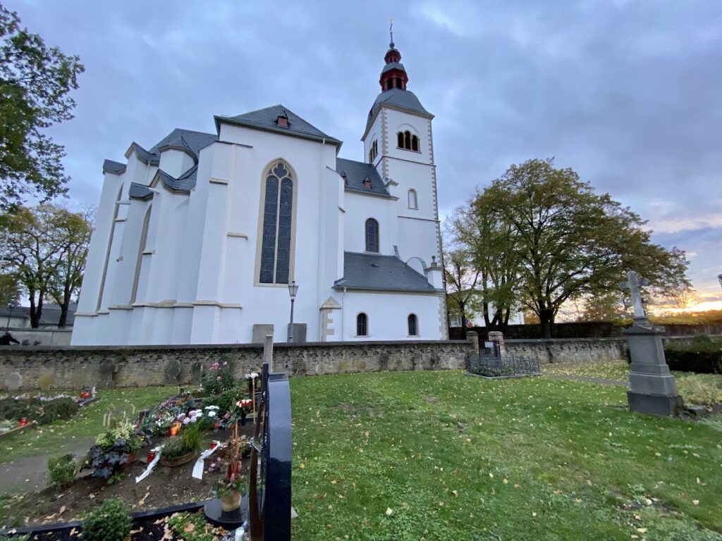 St. Peter: A Collegiate and Parish Church in Bonn 2 St. Peter