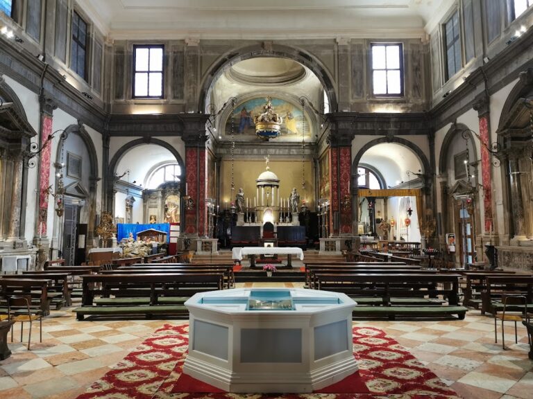 Santi Apostoli: A Historic Renaissance Parish Church in Venice