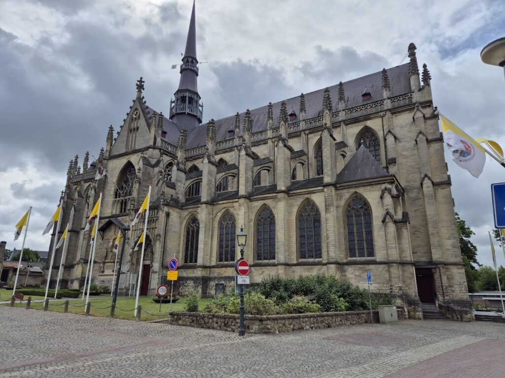 Sint-Bartholomeuskerk: A Basilica and Maas Gothic Parish Church in Meerssen 2 Sint-Bartholomeuskerk