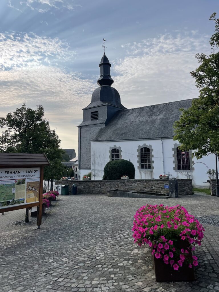 Église Saint-Firmin de Rochehaut: A Historic Catholic Church in Belgium