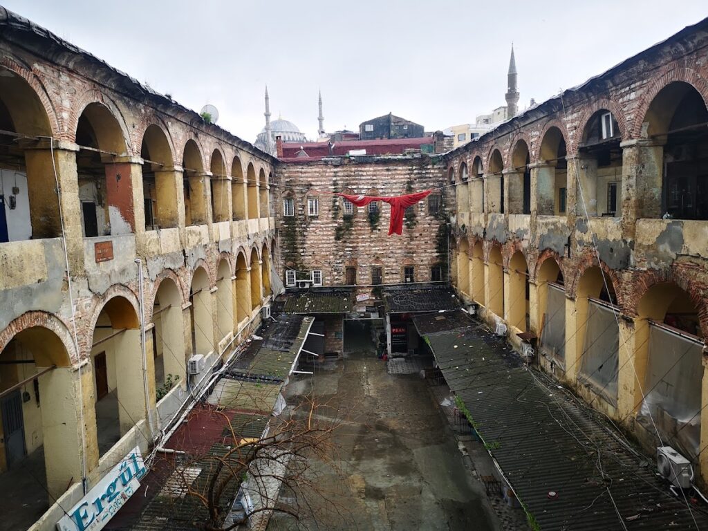 Büyük Yeni Han: An Ottoman Commercial Caravanserai in Istanbul 2 Büyük Yeni Han
