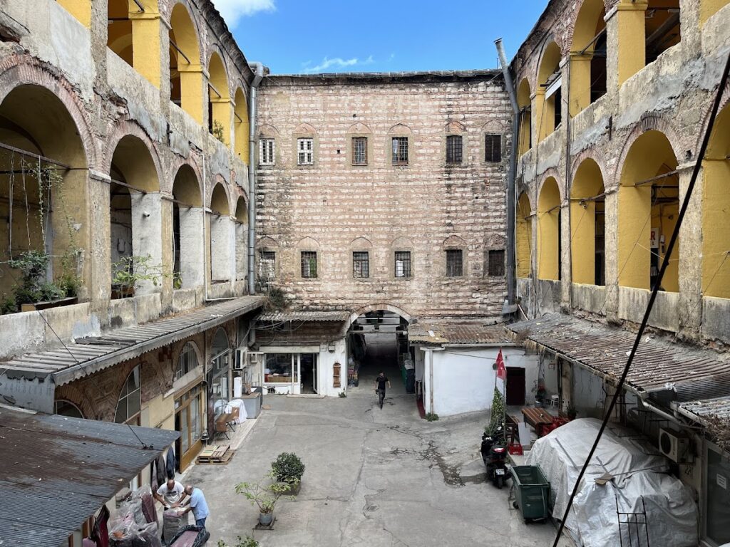 Büyük Yeni Han: An Ottoman Commercial Caravanserai in Istanbul 3 Büyük Yeni Han