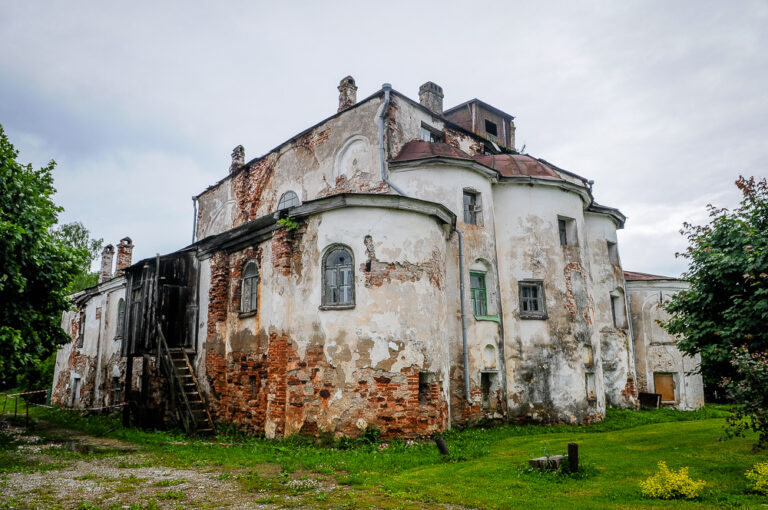 Elijah Church on Slavno: A Medieval Orthodox Church in Veliky Novgorod