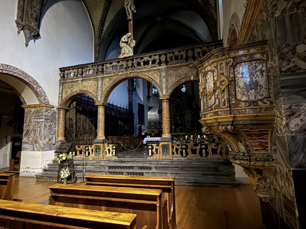 Collegiate Church of Saint Ursus: A Medieval Religious Complex in Aosta, Italy 2 Collegiate church of Saint Ursus